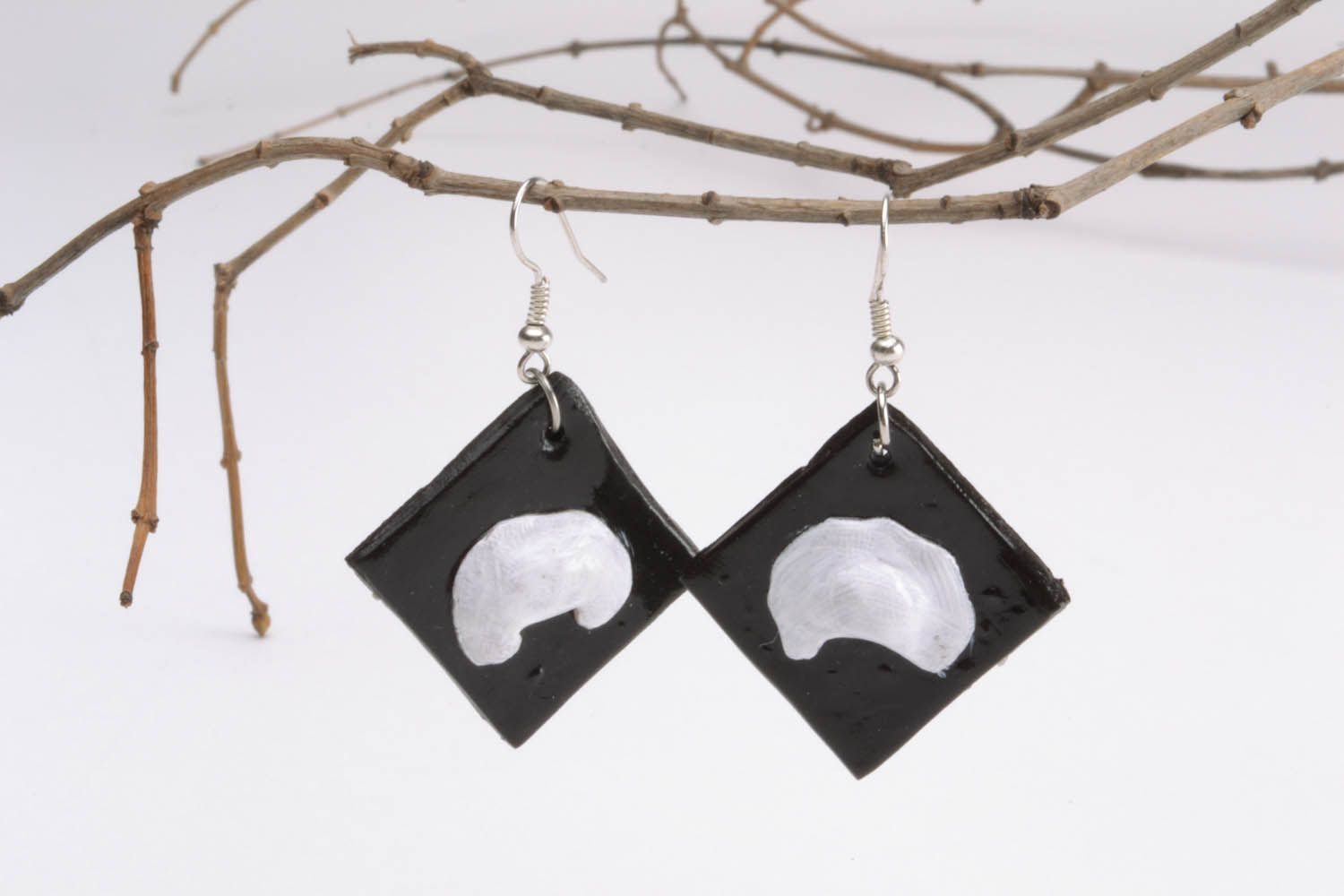 Earrings with square pendants photo 1