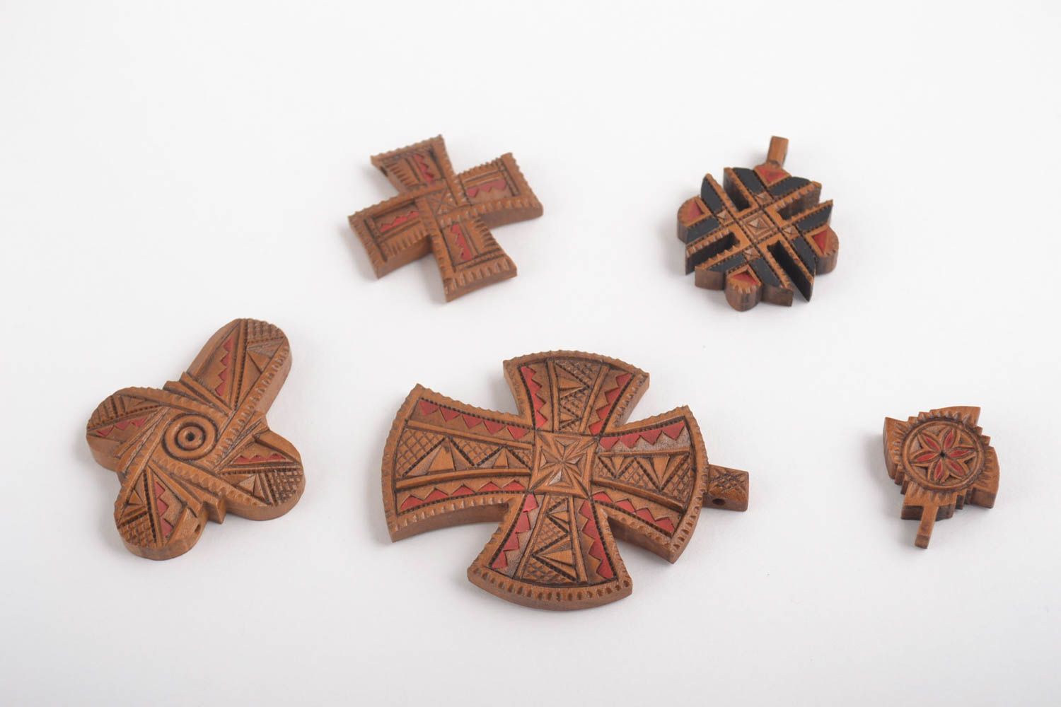 Pendentifs croix Bijoux ethniques fait main 5 pièces Accessoires femme en bois photo 5