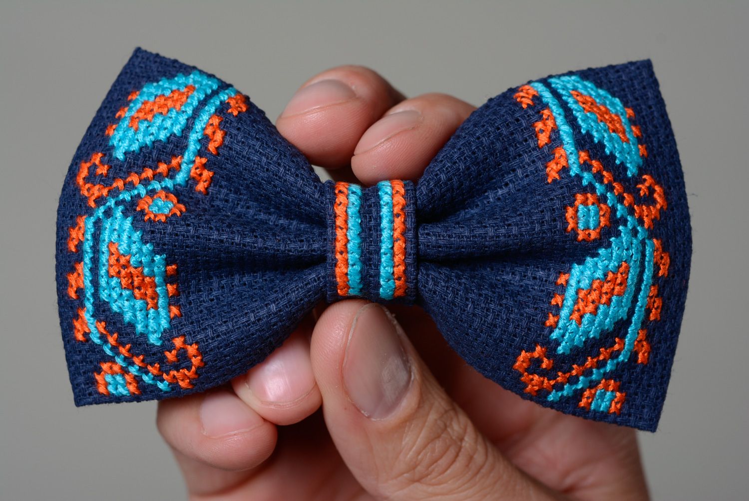 Handmade stylish blue bow tie with traditional Ukrainian embroidery for men photo 4