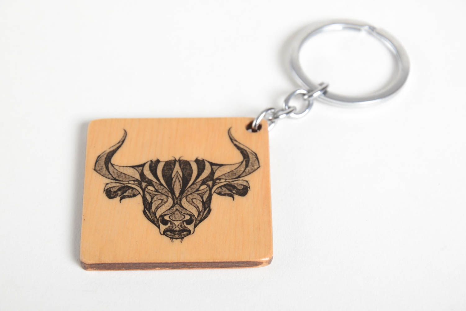 Porte-clé en bois Porte-clef fait main avec image de taureau Cadeau original photo 3