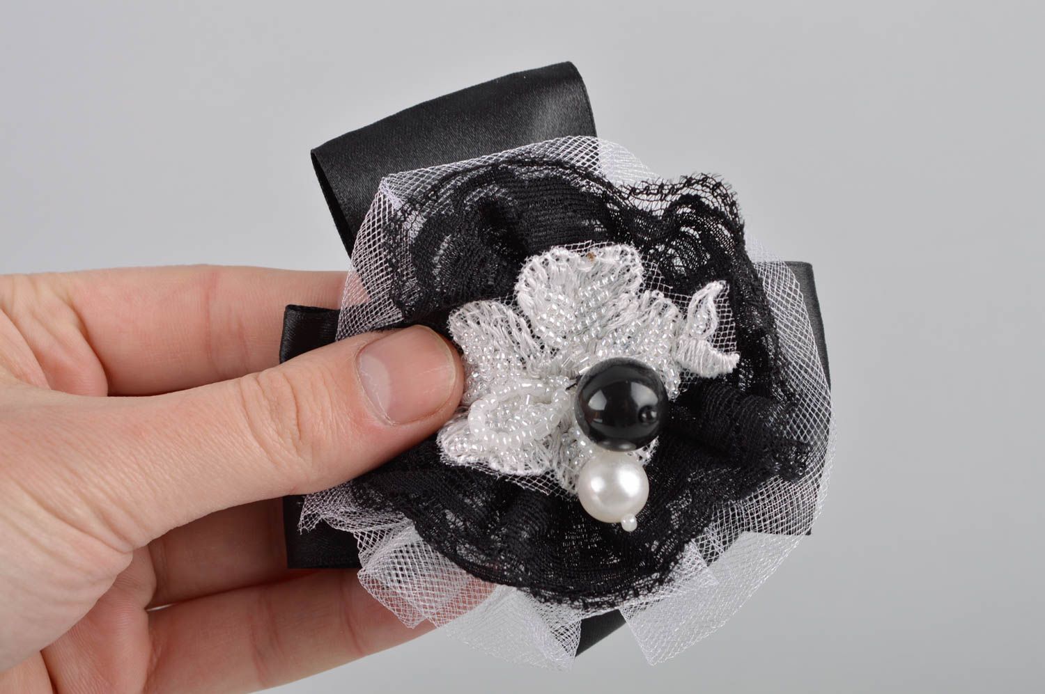 Broche fantaisie faite main Bijoux artisanaux noir Accessoire pour femme photo 5