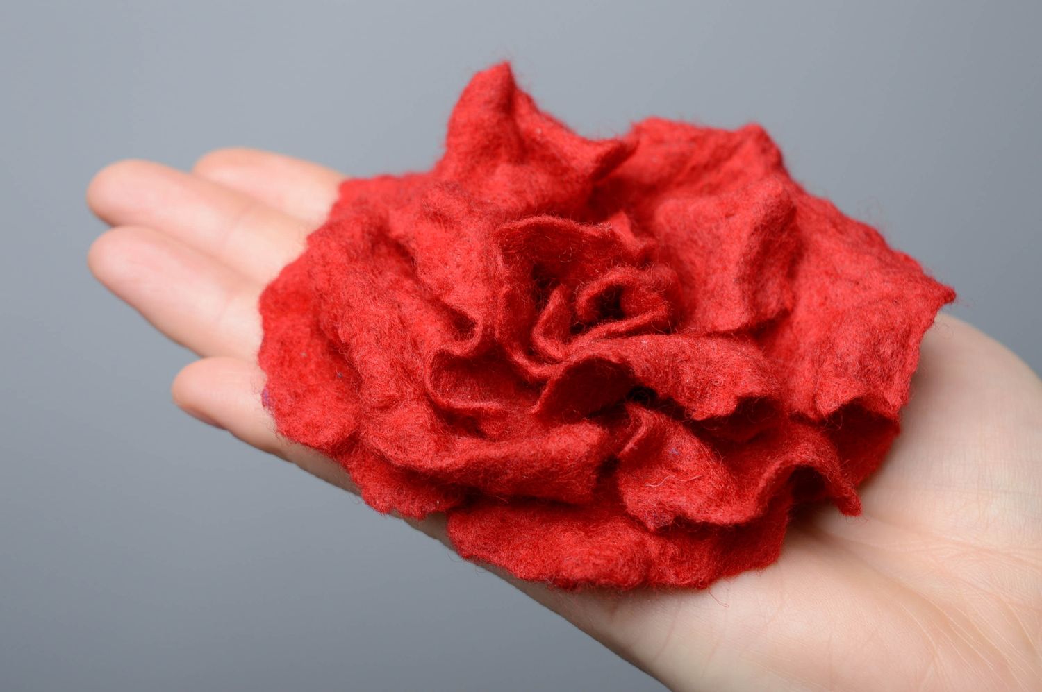 Barrette-broche en laine feutrée Rose photo 4