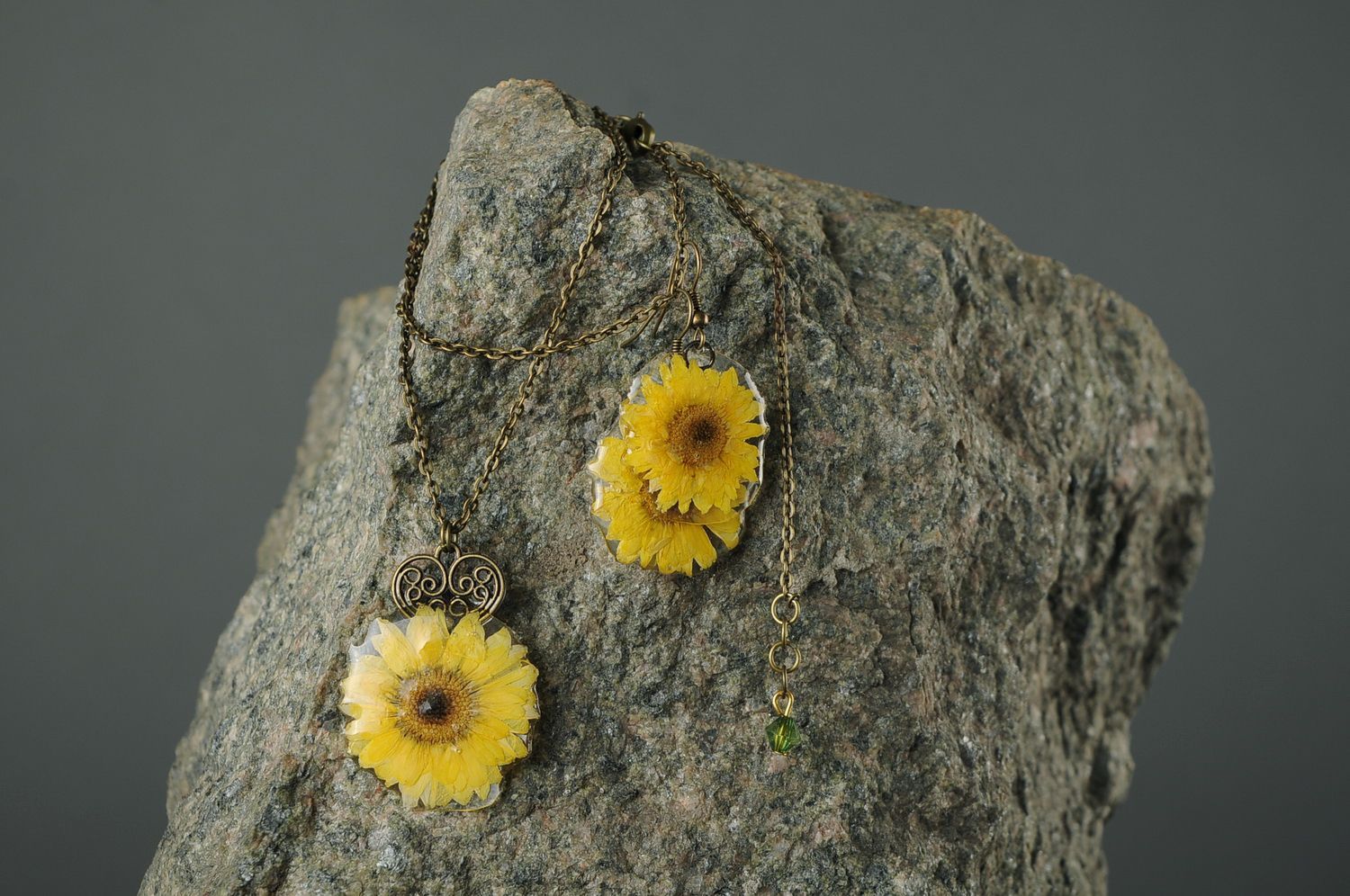 Set of adornments made of real flowers Golden Daisies photo 2