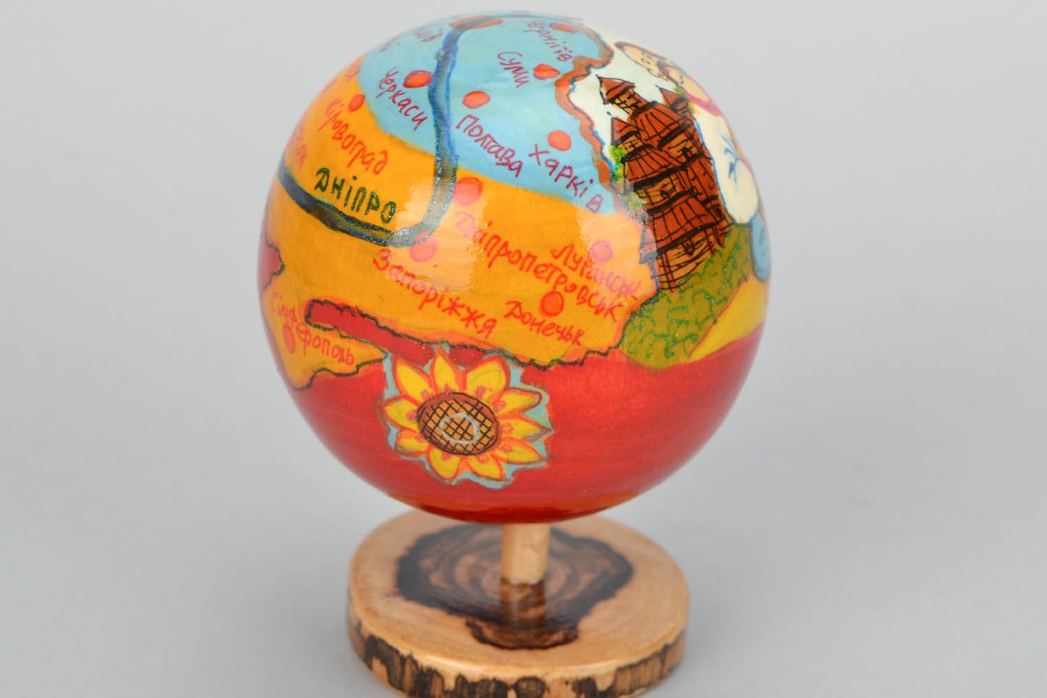 Figura de madera de globo Ucrania foto 3