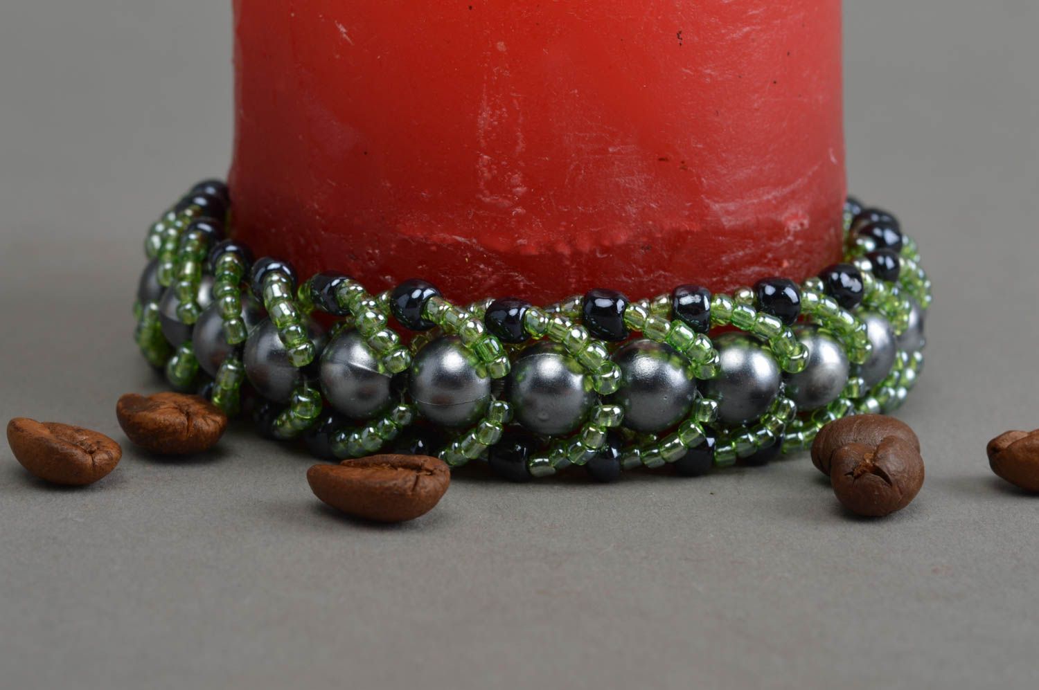 Bracelet en perles fantaisie et perles de rocaille fait main gris vert photo 1