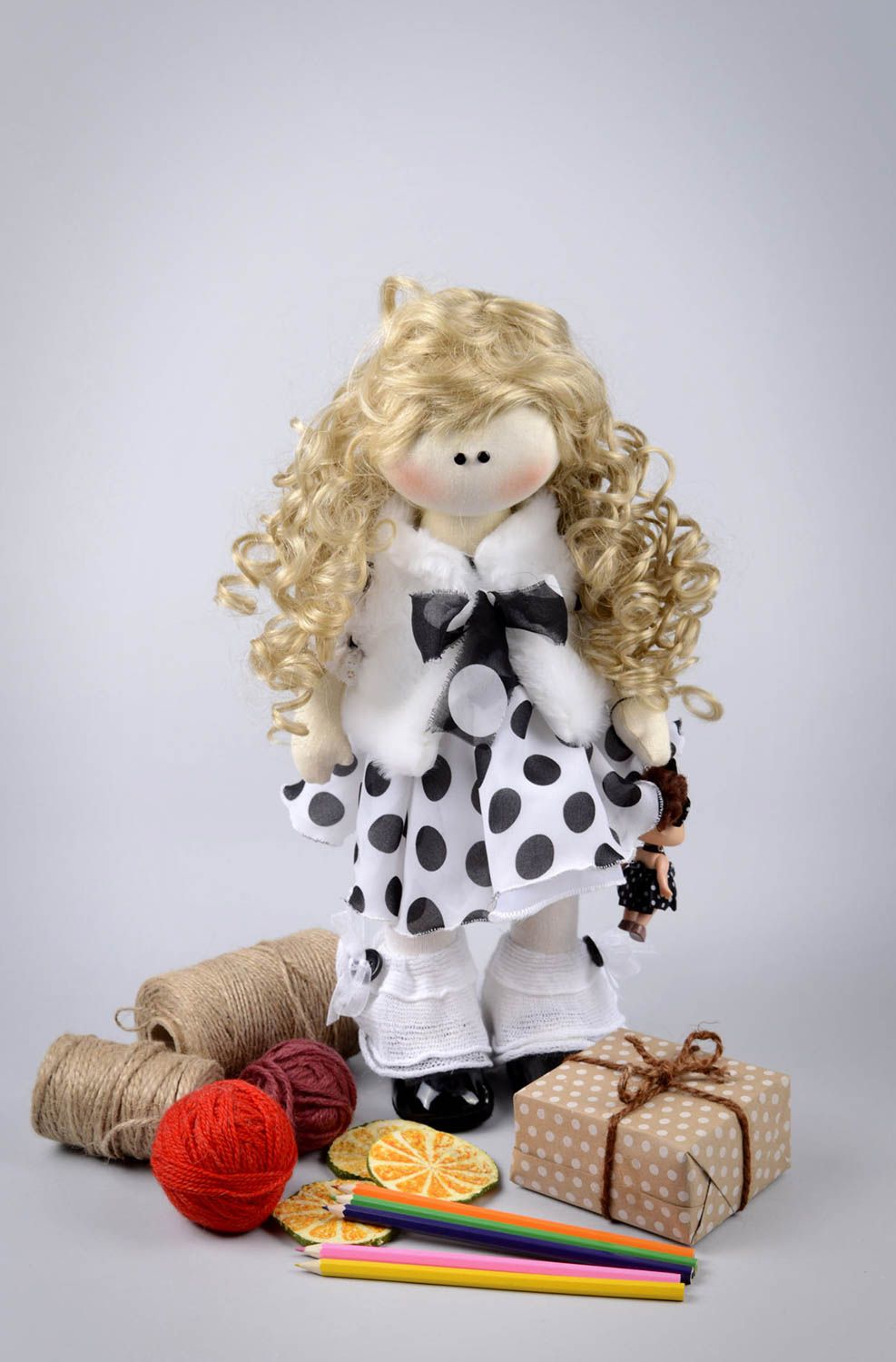 Кукла ручной работы красивая кукла из ткани дизайнерская мягкая кукла с одежкой фото 5