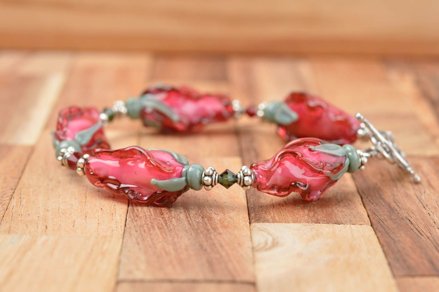Bracelet verre Bijou fait main design original fleurs rose pâle Accessoire femme photo 2