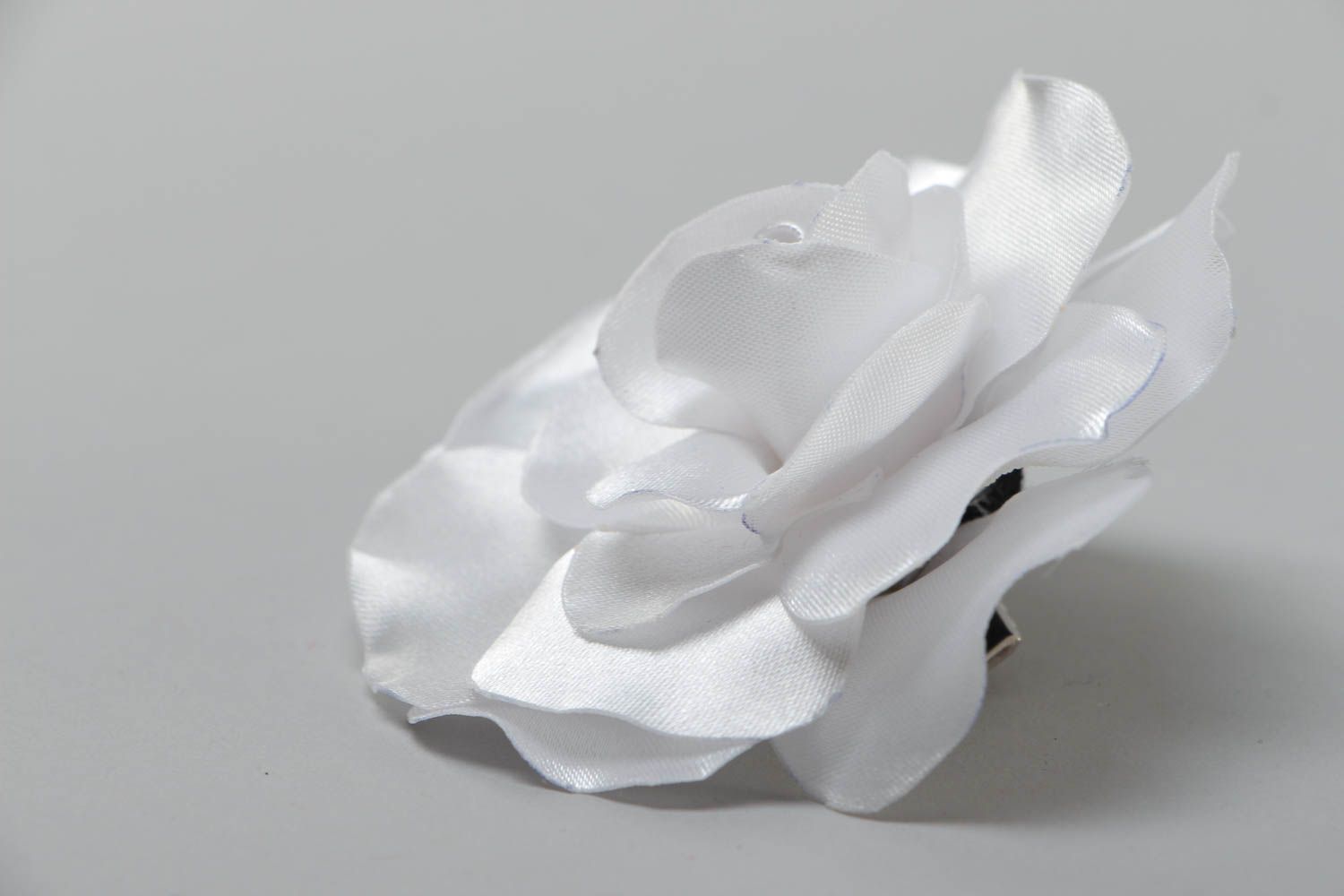 Handmade hair clip with volume white satin rose flower with black leaves photo 3