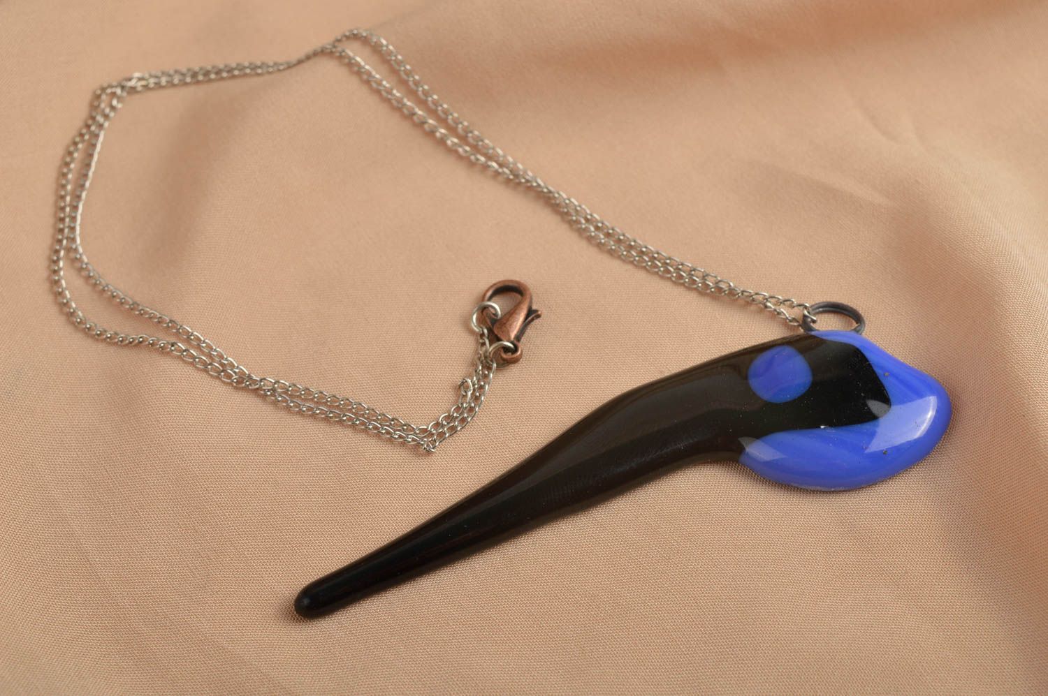 Pendentif verre fusing Bijou fait main bleu noir Accessoire femme original photo 1