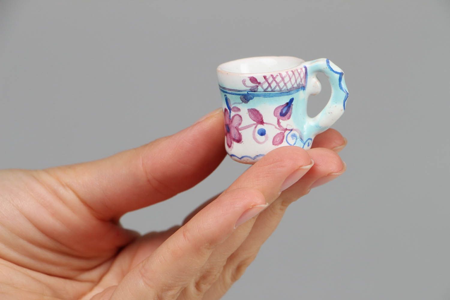 Miniatur-Tasse aus Porzellan foto 4