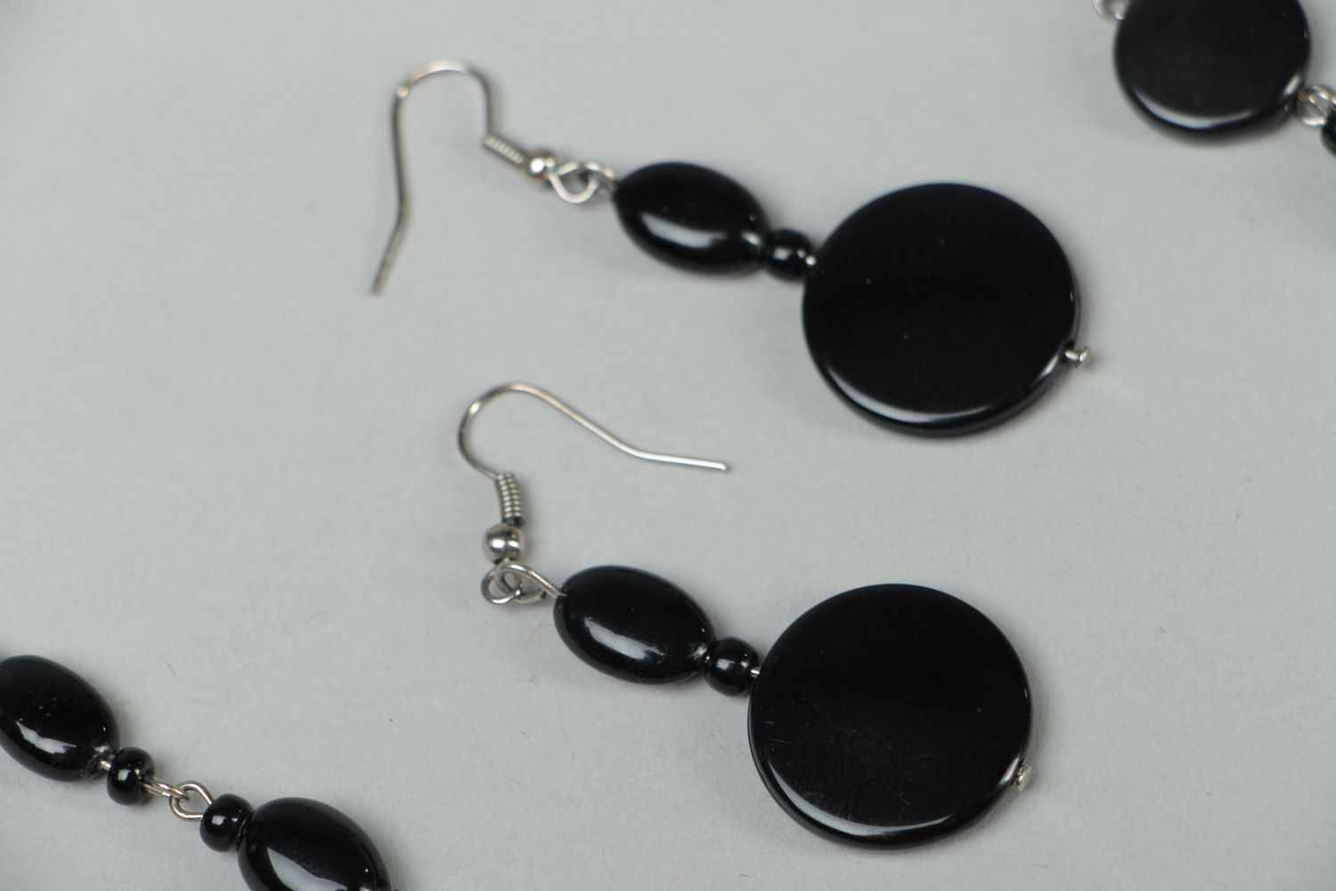 Black plastic jewelry earrings and bead necklace photo 2