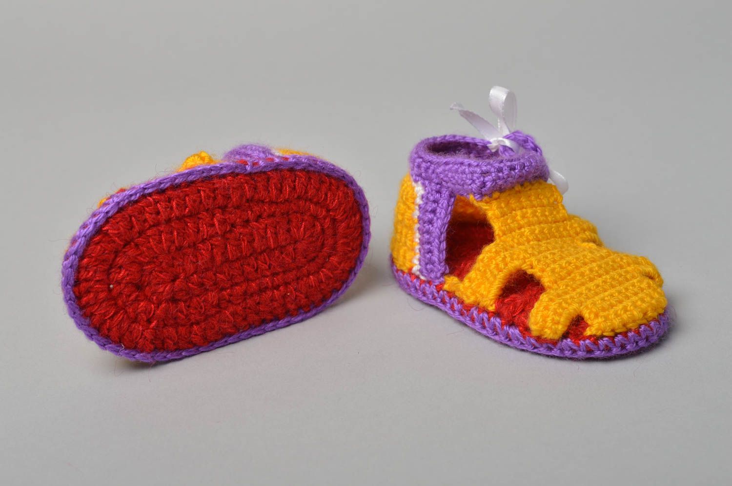 Handgefertigte Schuhe gehäkelte Babyschuhe Geschenk für Kleinkinder bunt  foto 5