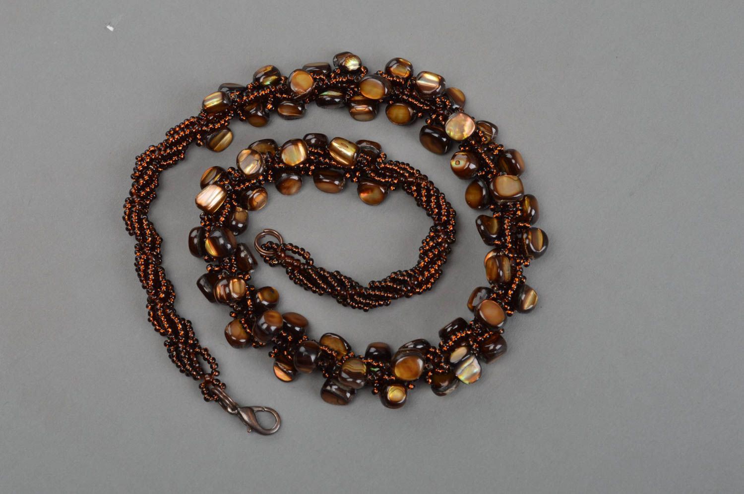 Glasperlen Halskette mit Perlmutter langes dunkles Collier handmade Designer  foto 2