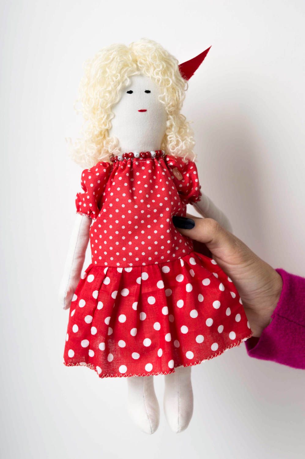 Кукла ручной работы кукла из ткани дизайнерская мягкая кукла в красном платье фото 8
