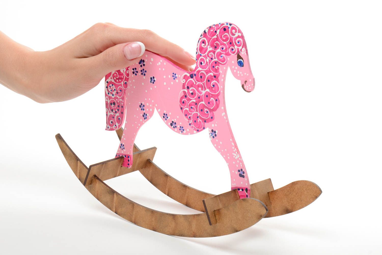 Juguete artesanal puequeño rosado para niños con forma de caballo columpio foto 4