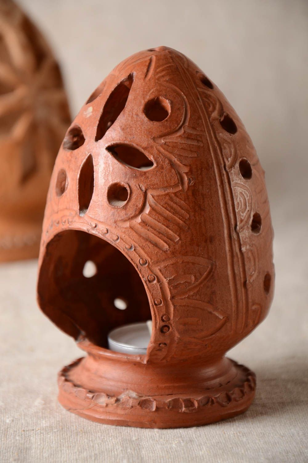 Коричневый глиняный подсвечник ручной работы в форме яйца ажурный красивый фото 1