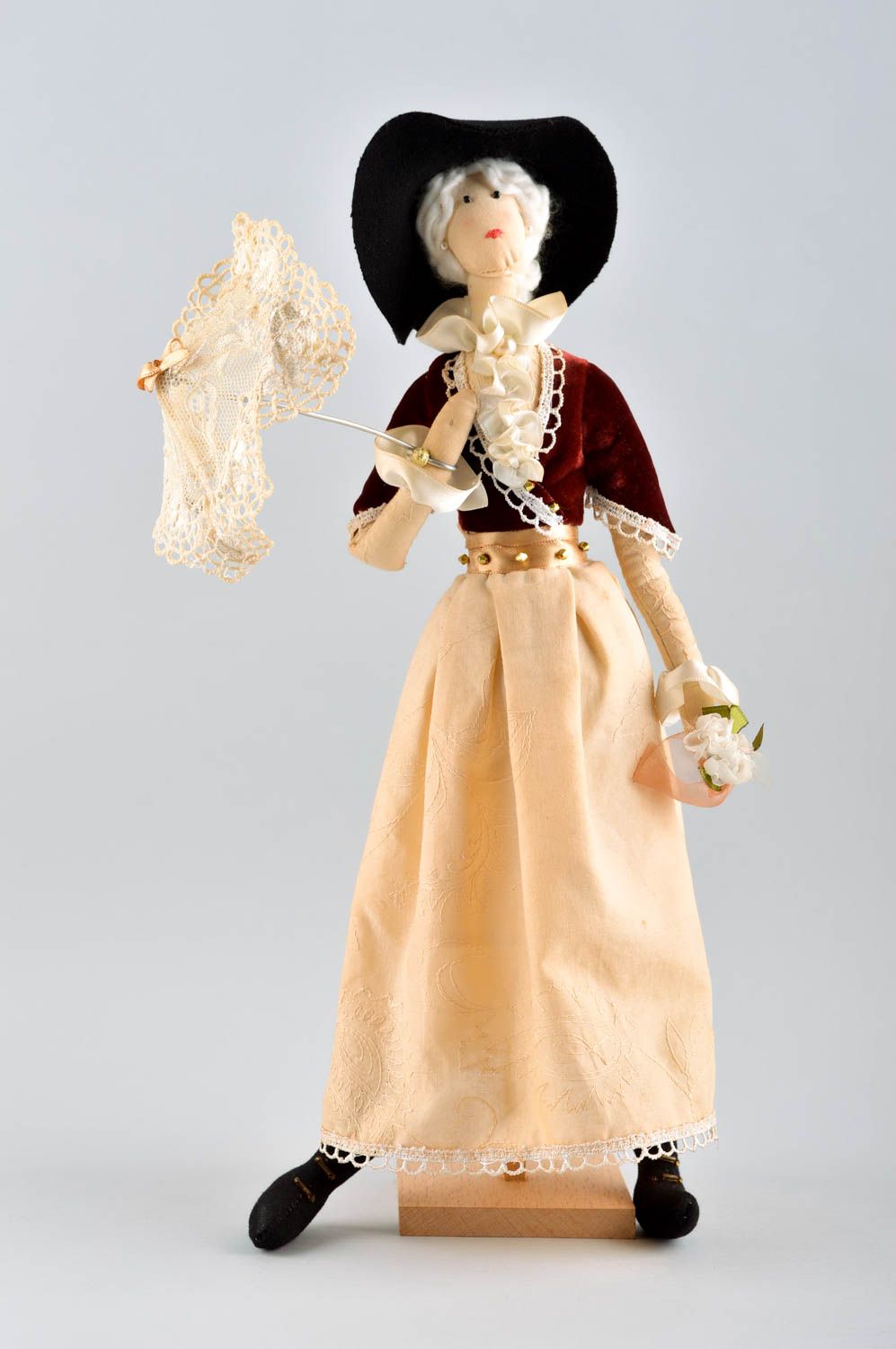 Авторская кукла игрушка ручной работы дизайнерская кукла в виде дамочки фото 2