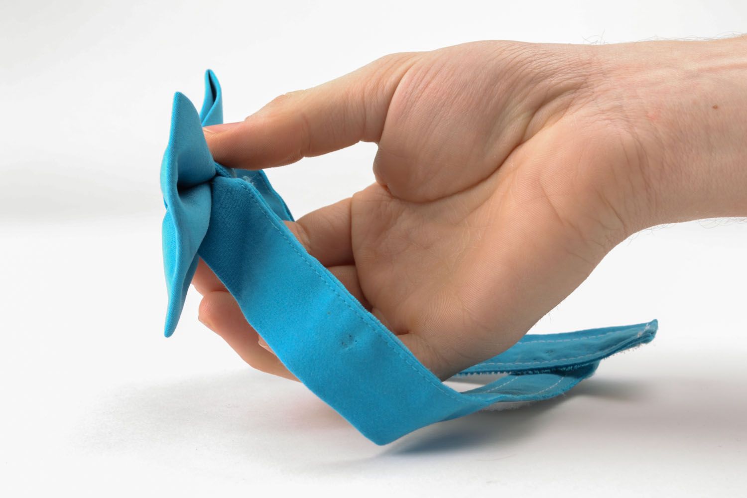 Gravata-borboleta artesanal azul para traje  foto 2