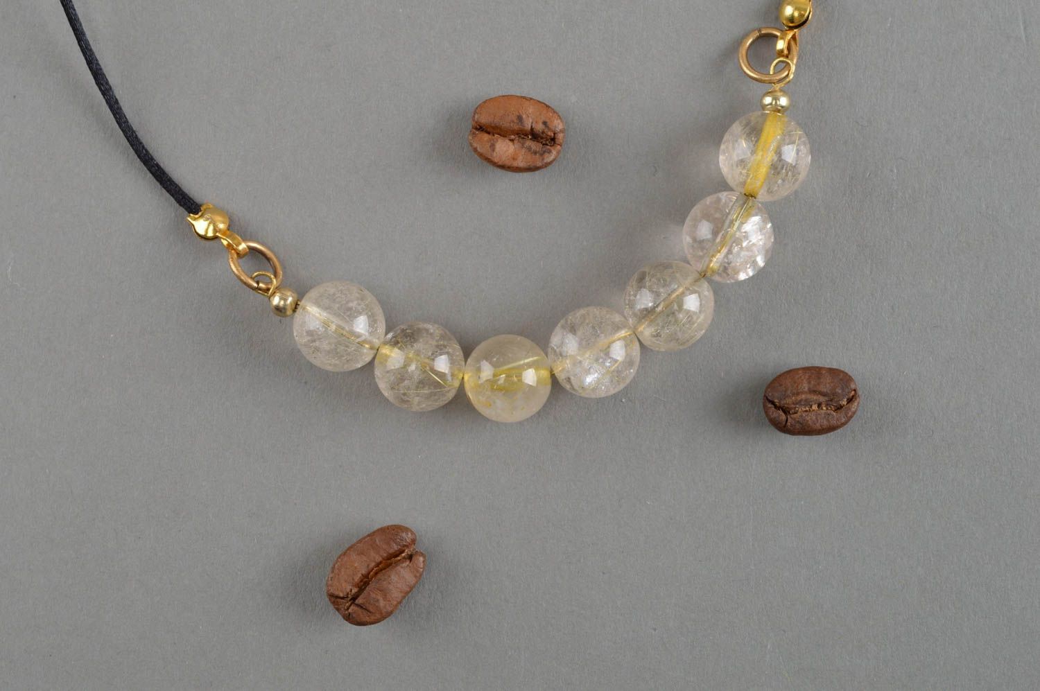 Collier en perles de quartz transparentes sur cordon fait main élégant photo 4