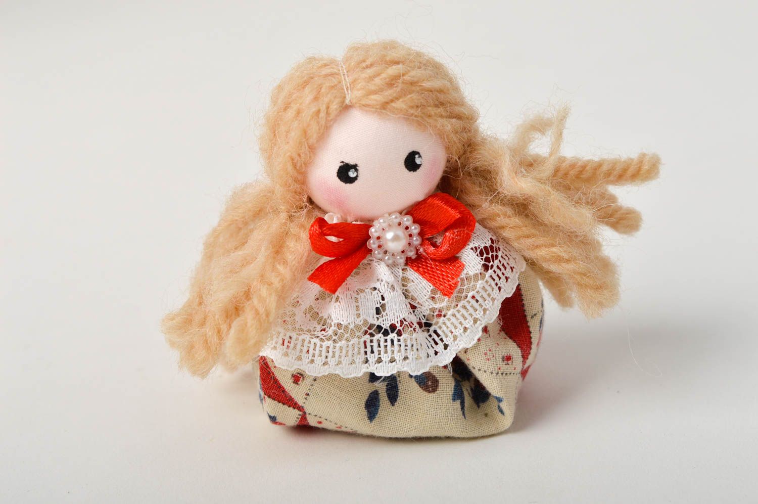 Кукла ручной работы кукла из ткани маленькая авторская кукла с запахом лаванды фото 4