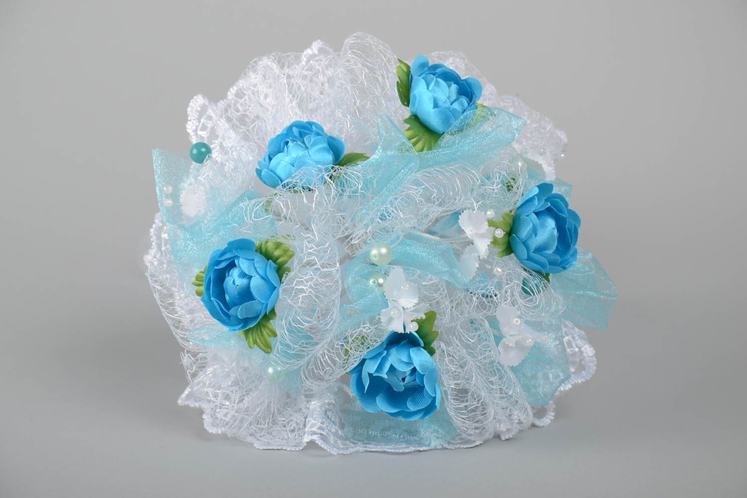 Handmade Blumenstrauß für Hochzeit mit blauen künstlichen Rosen aus Atlasbändern foto 2