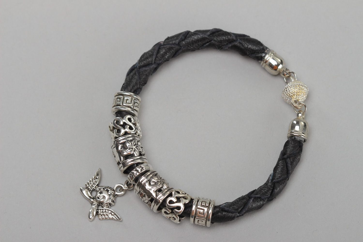 Bracelet fait main de vrai cuir noir avec pendeloque ange métallique unisexe photo 2