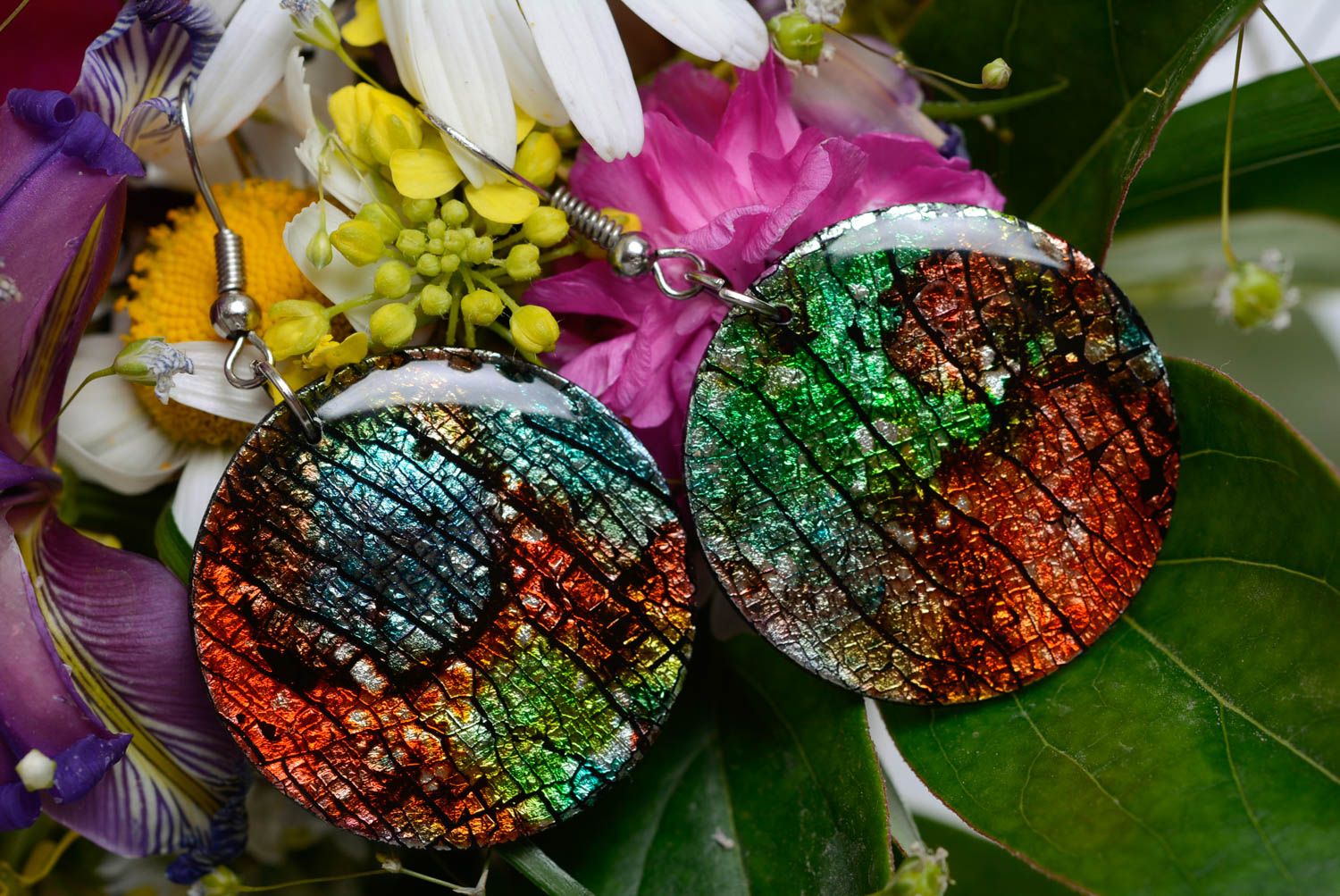 Boucles d'oreilles en pâte polymère rondes multicolores originales faites main photo 2