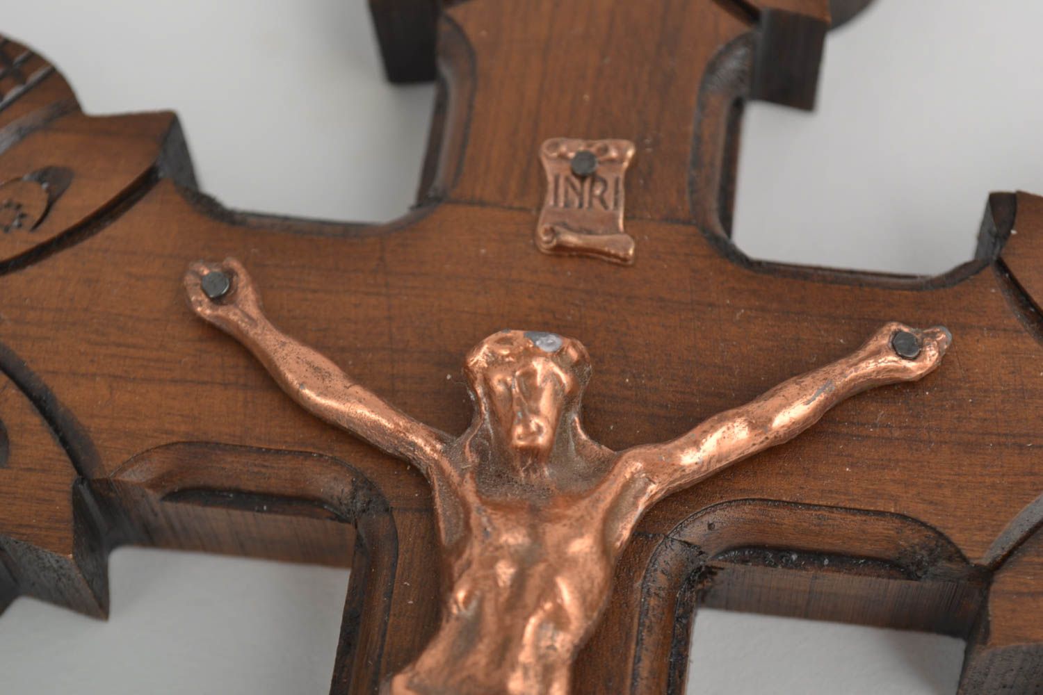 Крест ручной работы крест с Иисусом украшение на стену крест из дерева фото 2