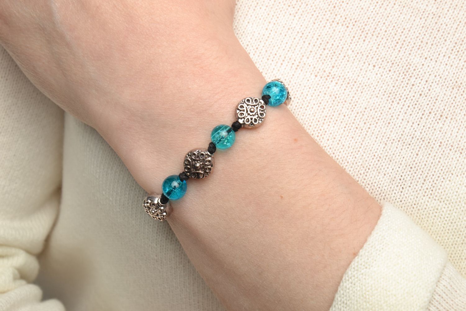 Bracelet with glass beads and metal elements photo 5