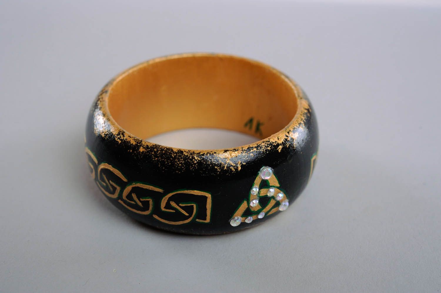 Handmade Armband aus Holz Keltischer Knoten foto 1