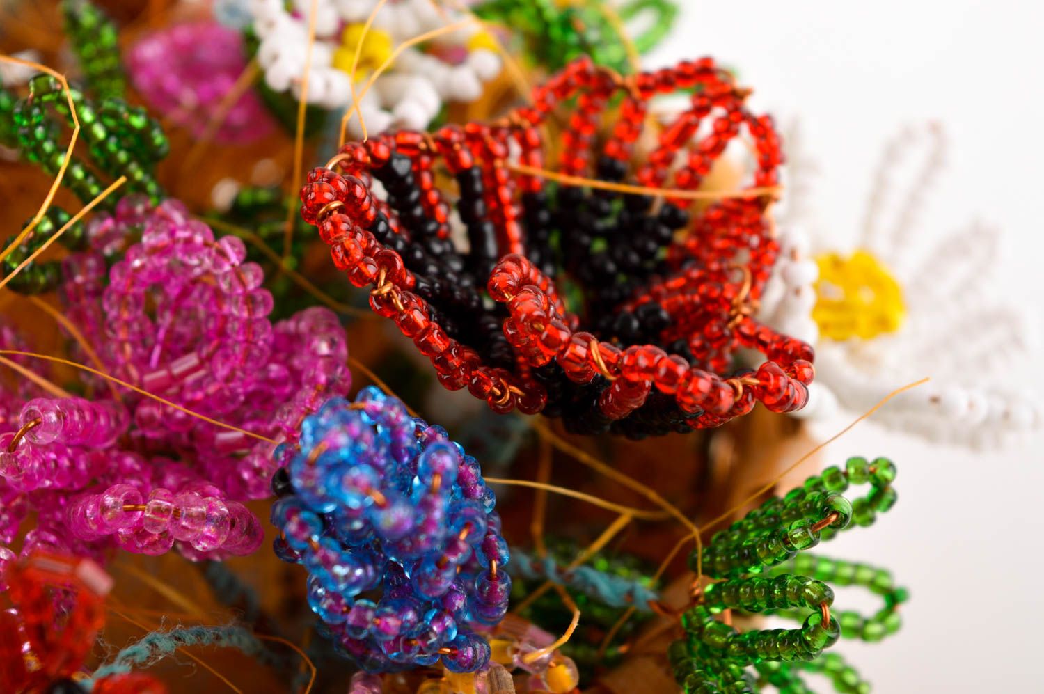 Handmade Rocailles Perlen Blumen schöner Blumenstrauß im Korb Deko Idee Haus  foto 4