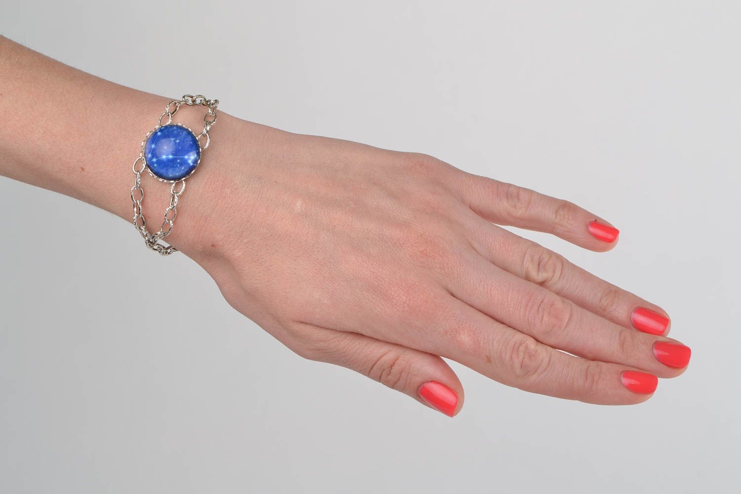 Bracelet chaîne métallique avec verre bleu fait main constellation des Poissons photo 1