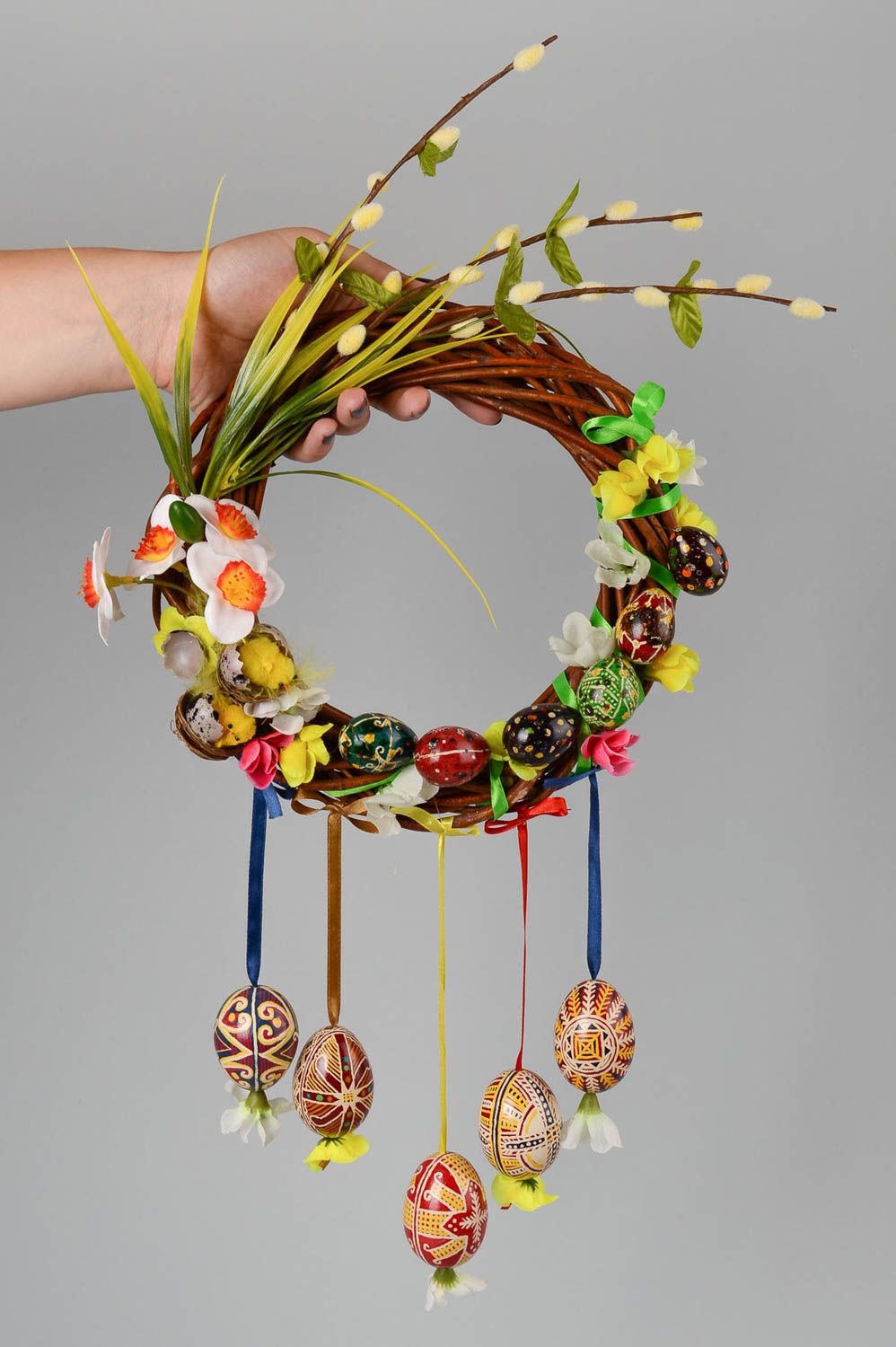 Corona de Pascua artesanal trenzada de ramas elemento decorativo regalo original foto 5