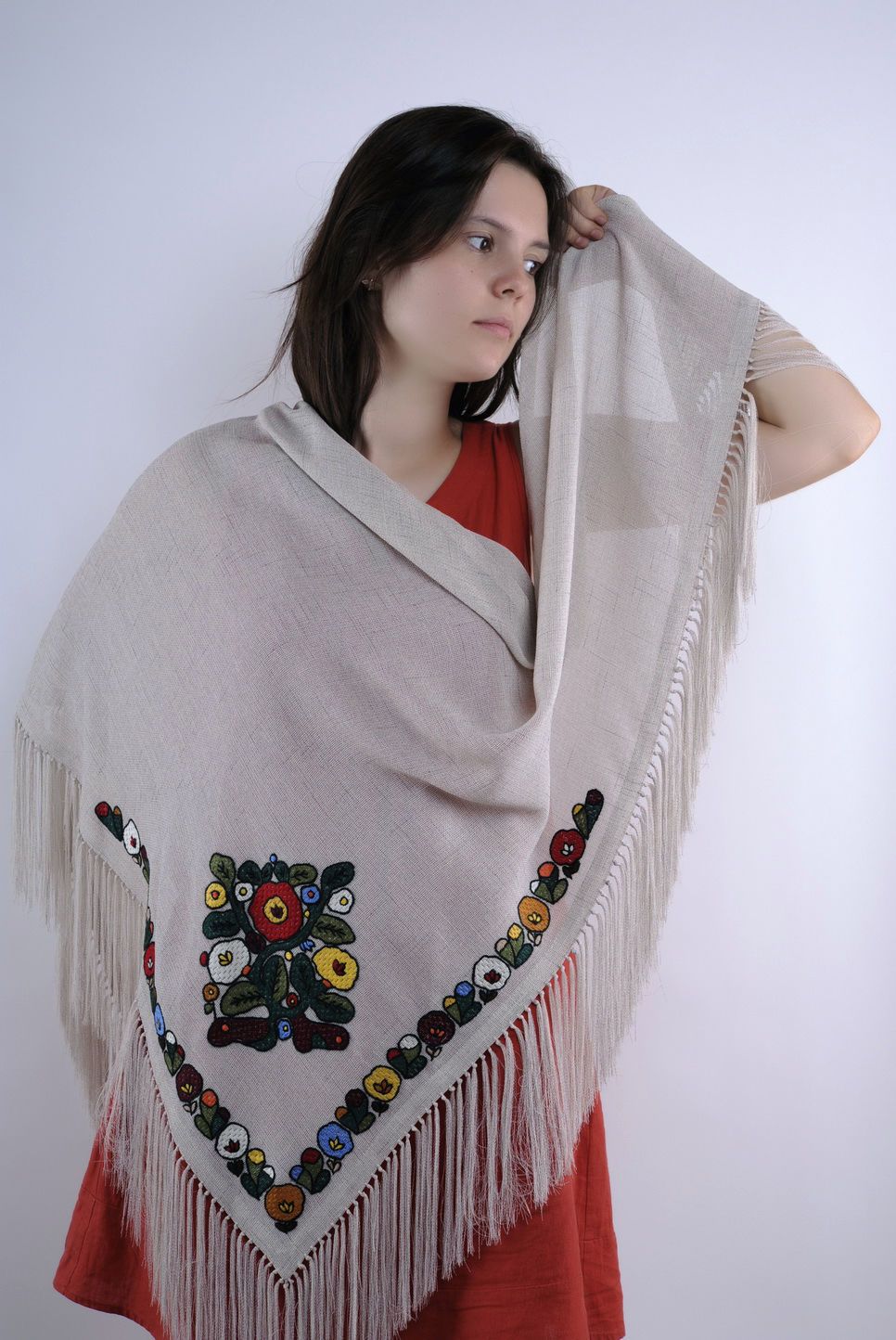 Large shawl with hand embroidery photo 1
