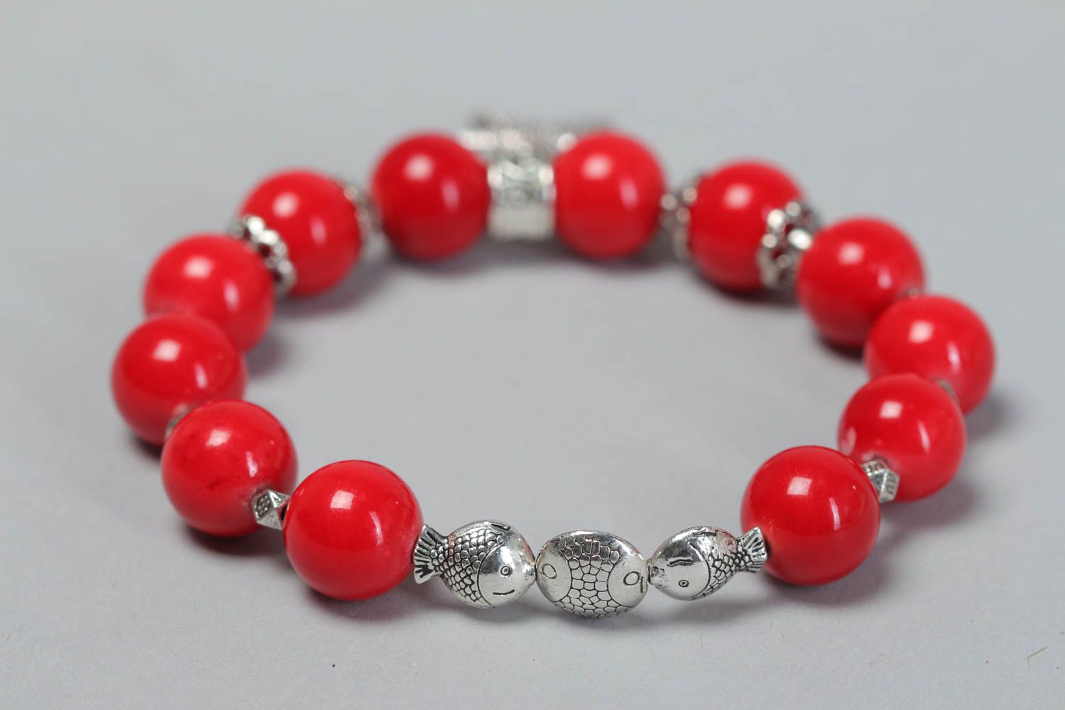 Bracelet en corail fin rouge avec étoile de mer en métal fait main pour femme photo 4