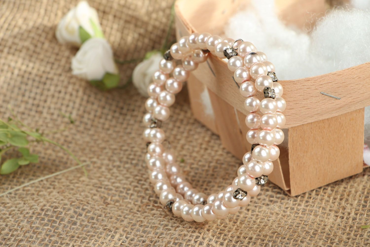 Bracelet with pearl-like beads photo 5