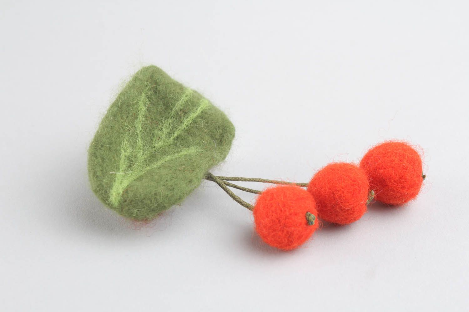 Brooch made ​​of wool using the technique of dry felting photo 2