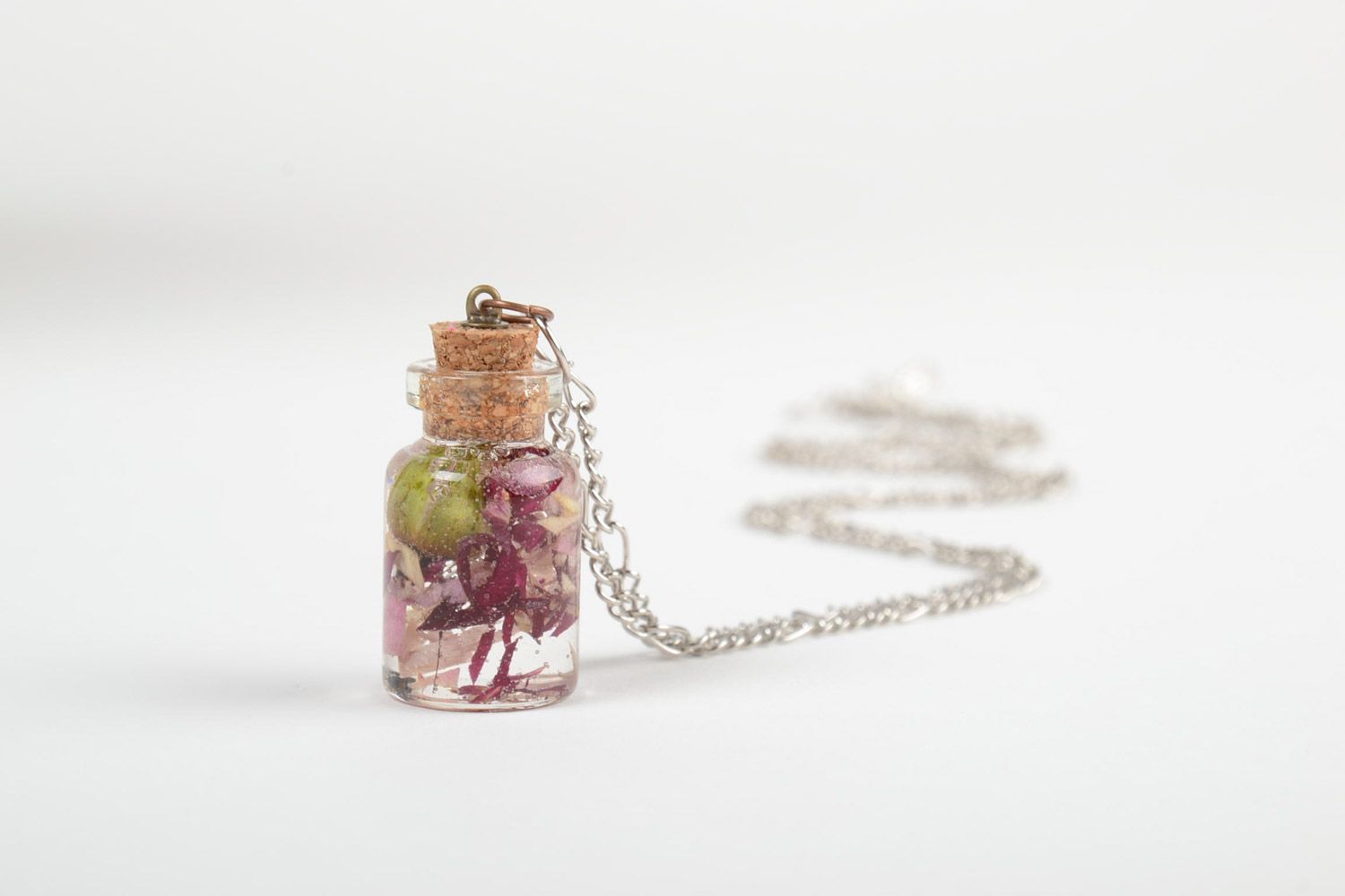 Colgante con flores en resina epoxi artesanal con forma de botella transparente foto 4