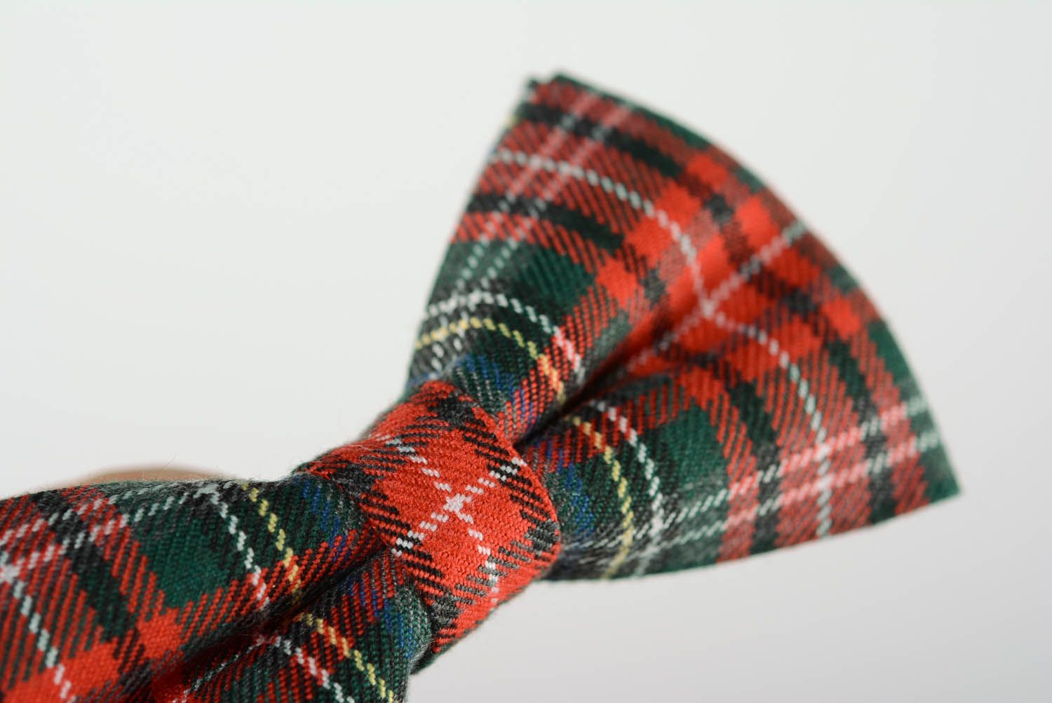 Gravata borboleta feita de tecido no estilo escocês foto 4
