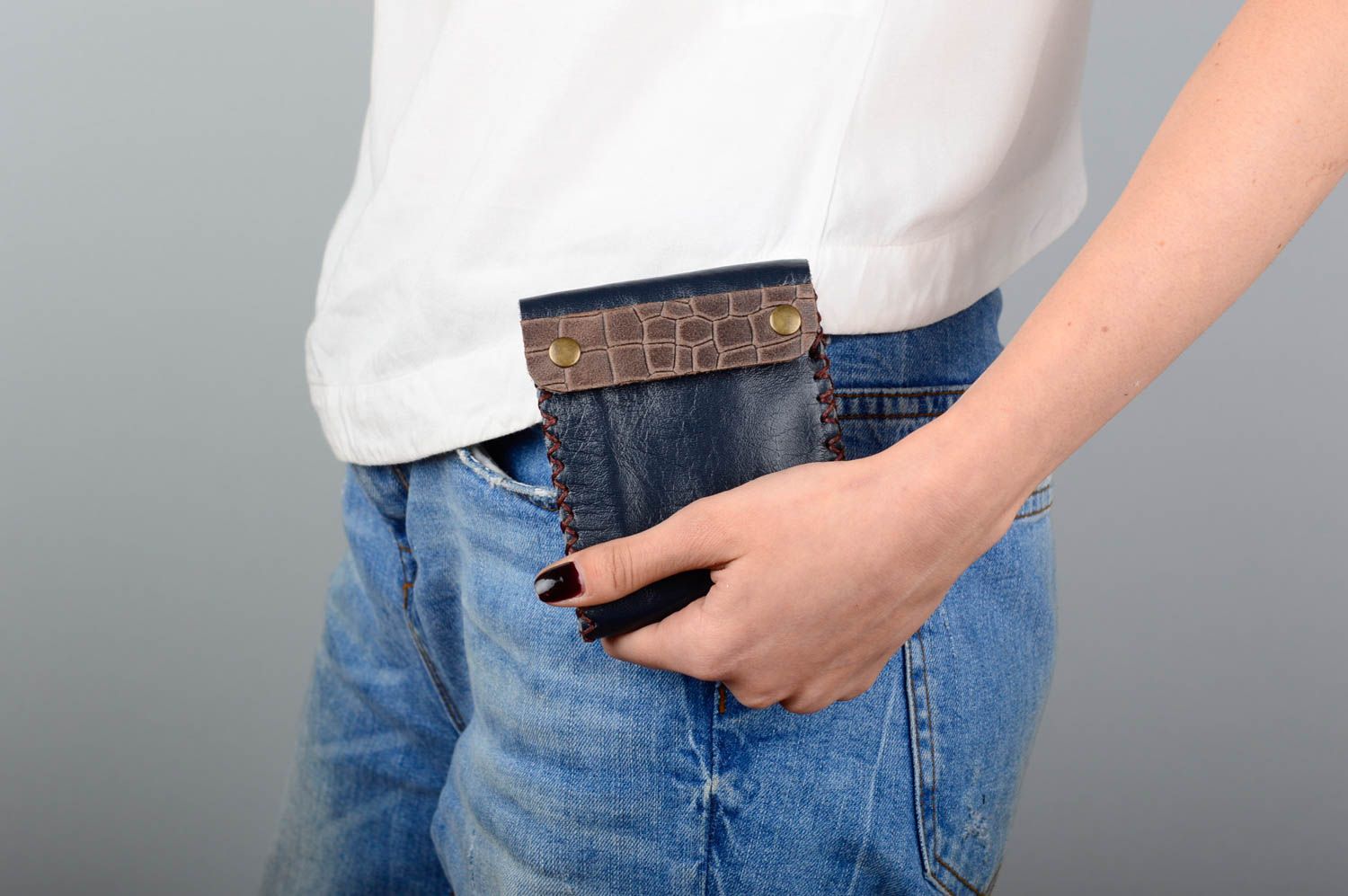 Синий бумажник из натуральной кожи ручной работы для мужчины на кнопках фото 5