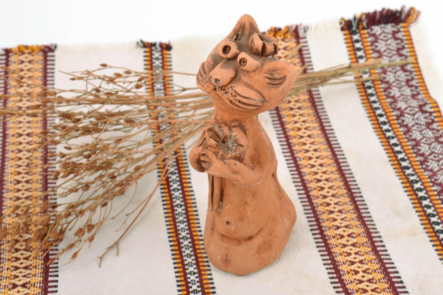 Statuette chat en terre cuite décorative marron faite main amusante petite photo 1