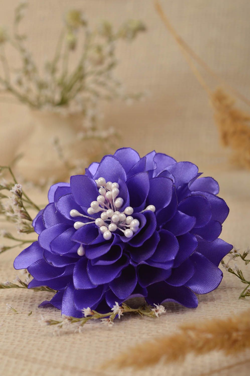 Broche Barrette fleur violette faite main grande en satin Cadeau pour femme photo 1