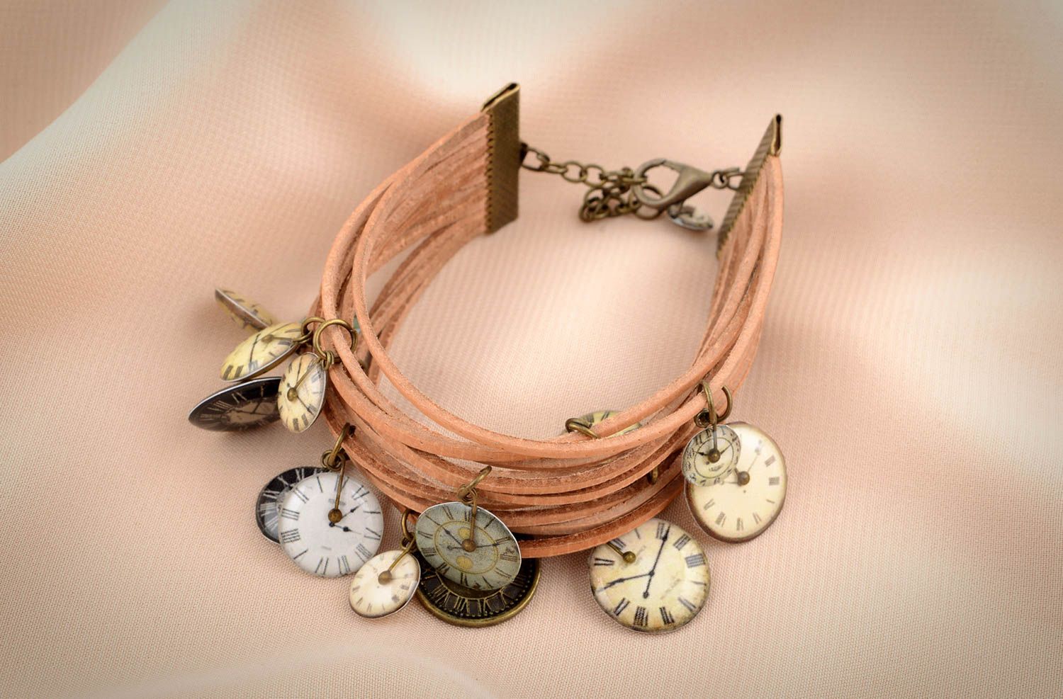 Bracciale di cuoio fatto a mano accessorio originale braccialetto di moda
 foto 6