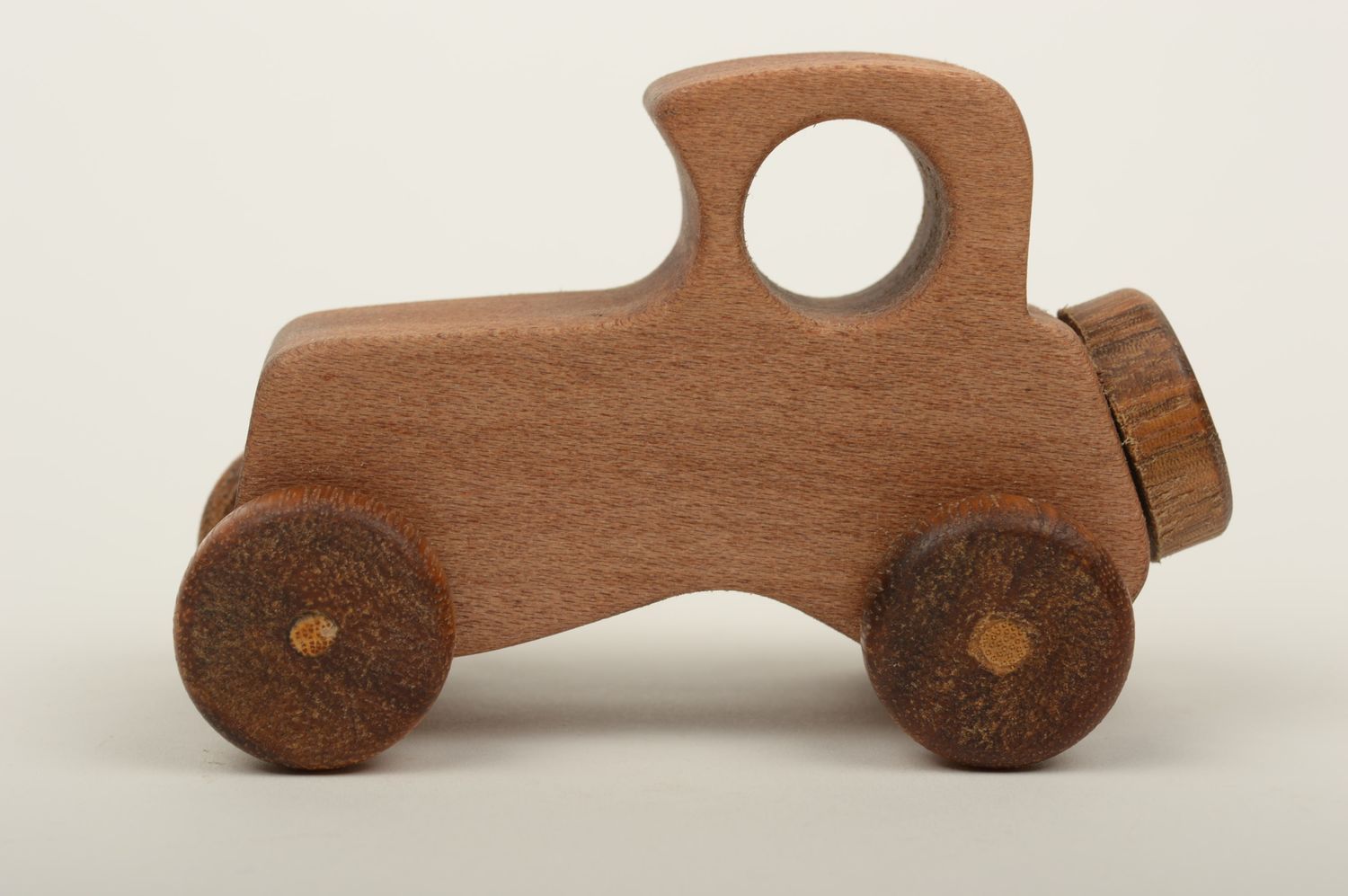 Fahrzeug aus Holz Auto aus Holz handmade Geschenk für Kinder poliert originell foto 2
