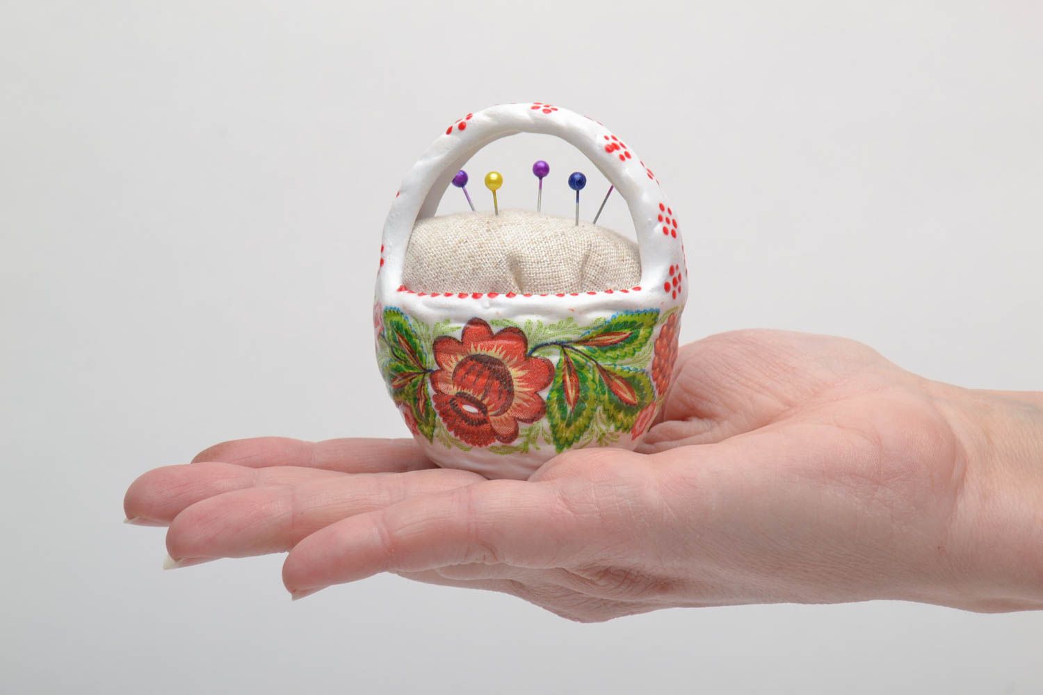 Pincushion in ceramic basket photo 5