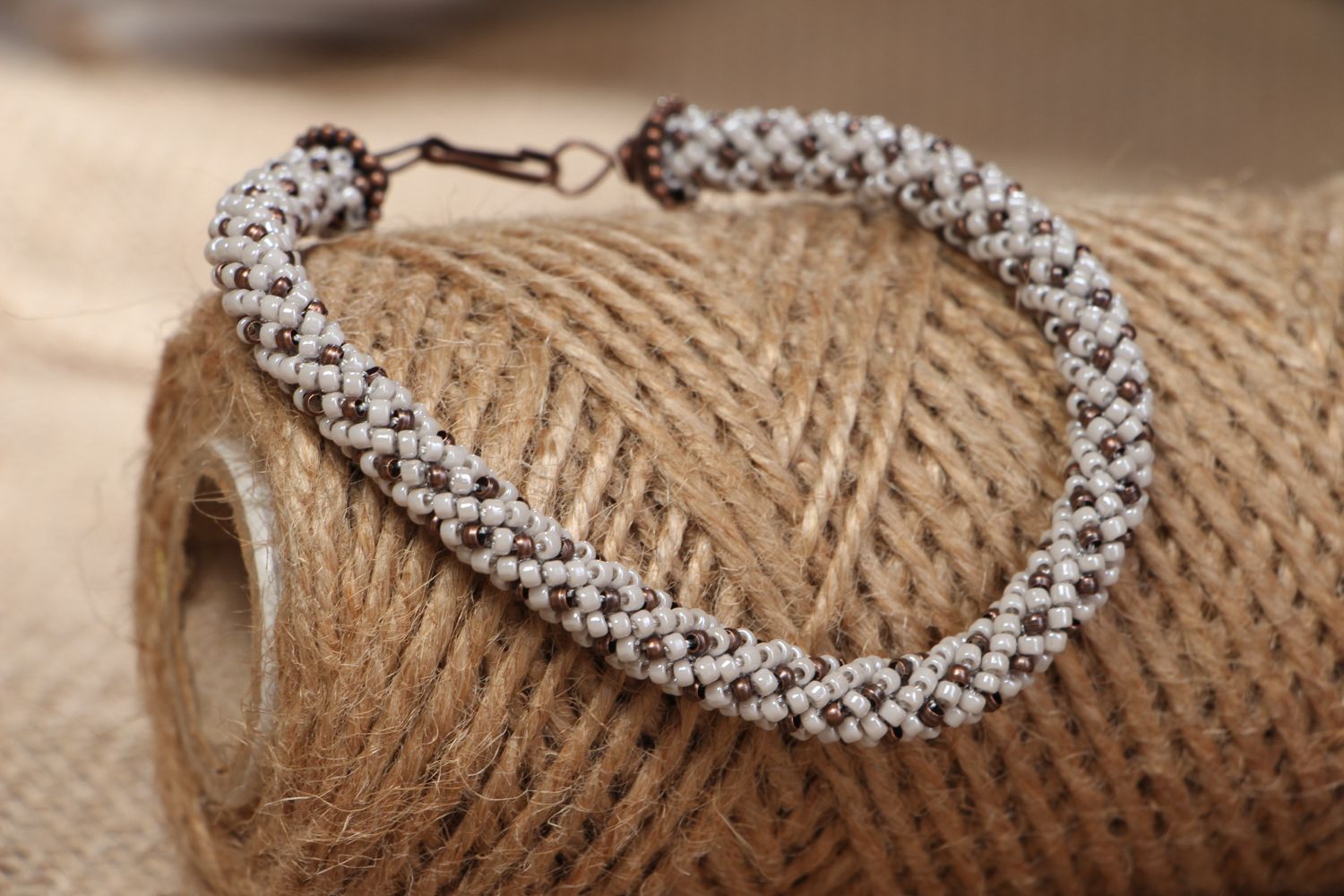 Bracelet crocheté de perles de rocailles Sable photo 4