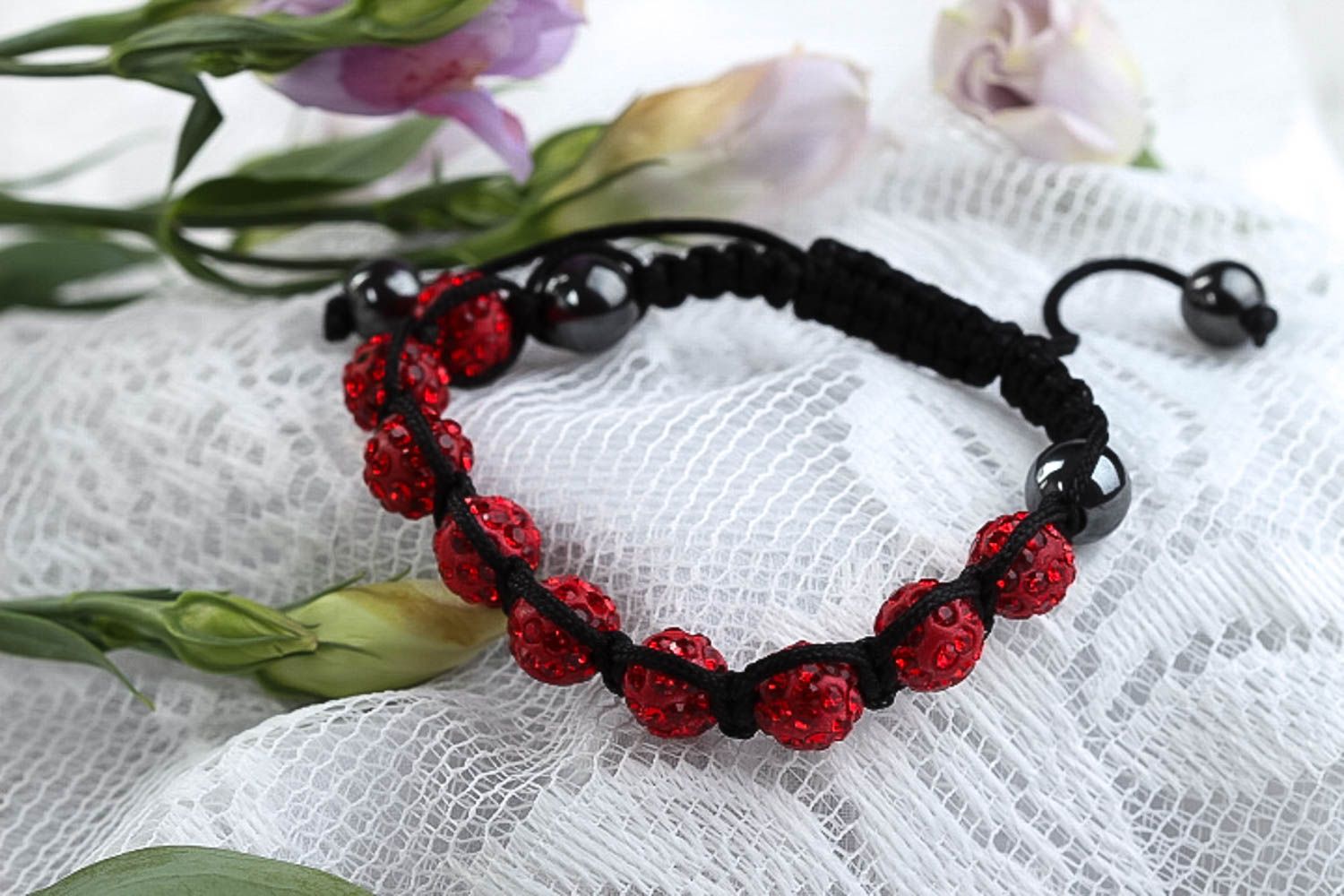 Bracelet tendance Bijou fait main en rouge et noire design Accessoire femme photo 1