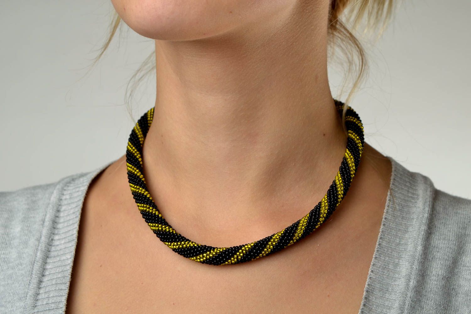 Handmade Collier Halskette Schmuck aus Rocailles Accessoire für Frauen  foto 1