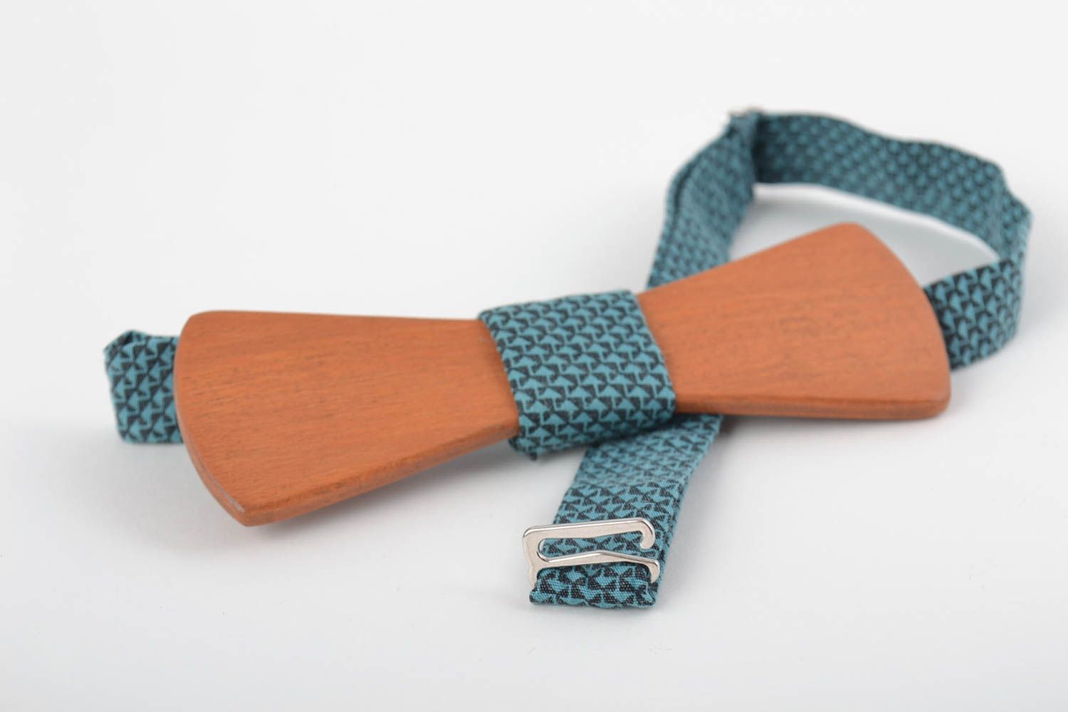 Деревянный галстук-бабочка с тканевым ремешком с принтом ручной работы фото 4