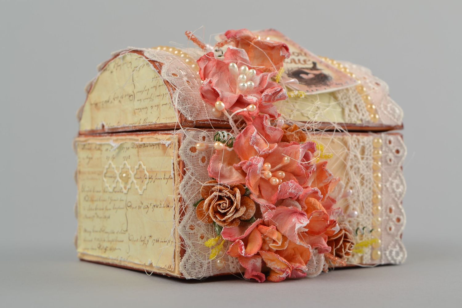 Boîte à bijoux petite en forme de coffre avec fleurs faite main scrapbooking photo 1